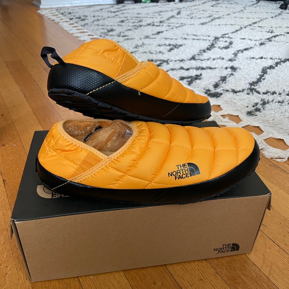 NWT The North Face Thermoball Traction Mules (10)